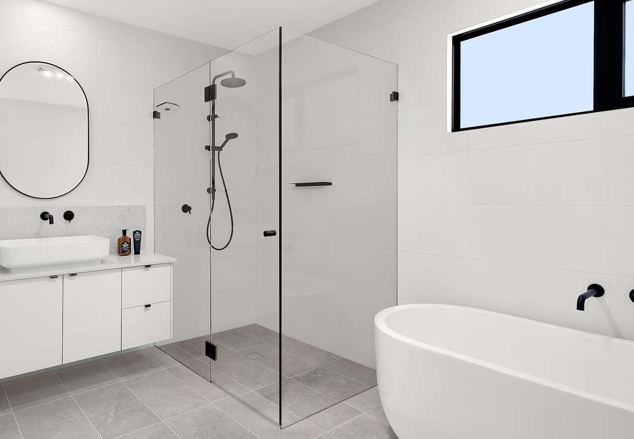 Frameless showerscreen system